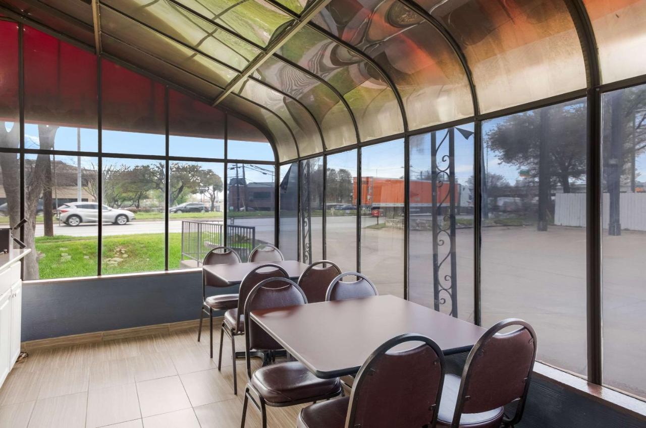 Econo Lodge Near The Domain - The Arboretum Austin Exterior foto